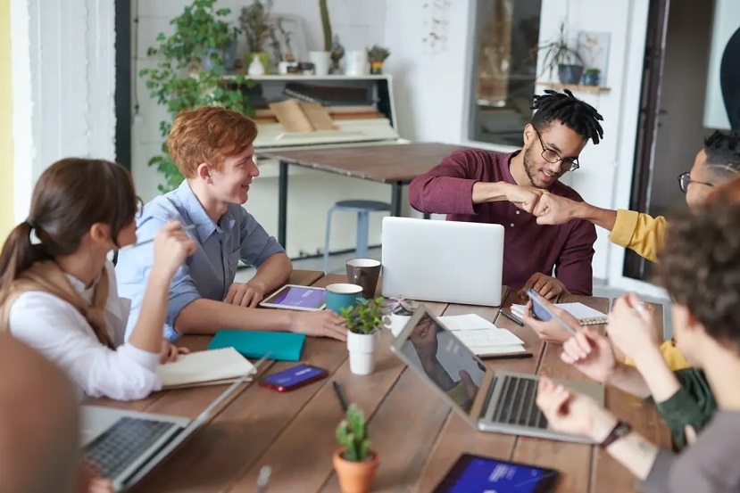 محیط کار مناسب و اصولی